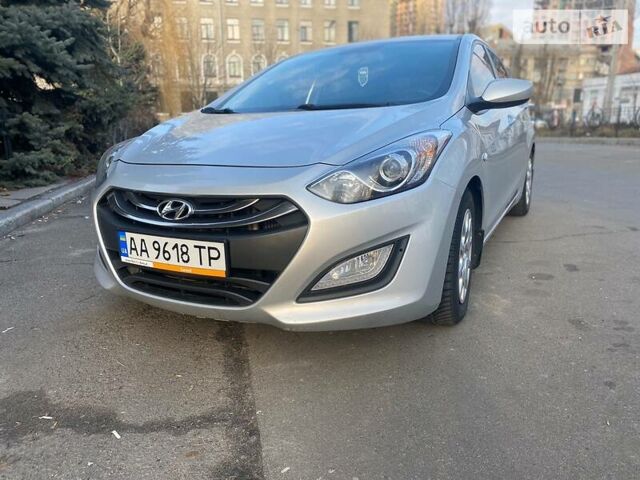 Сірий Хендай i30, об'ємом двигуна 1.6 л та пробігом 143 тис. км за 8700 $, фото 1 на Automoto.ua