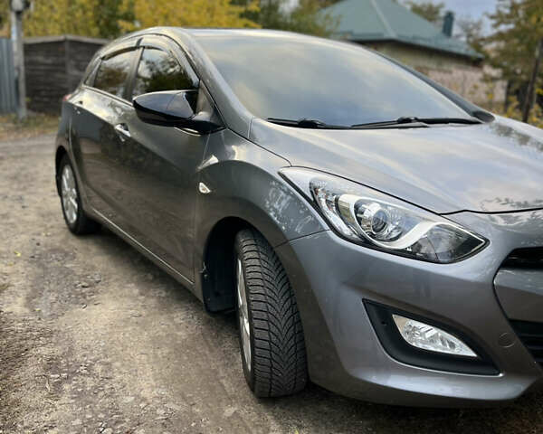 Серый Хендай i30, объемом двигателя 1.4 л и пробегом 120 тыс. км за 9900 $, фото 1 на Automoto.ua
