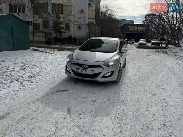 Серый Хендай i30, объемом двигателя 1.4 л и пробегом 191 тыс. км за 7200 $, фото 1 на Automoto.ua
