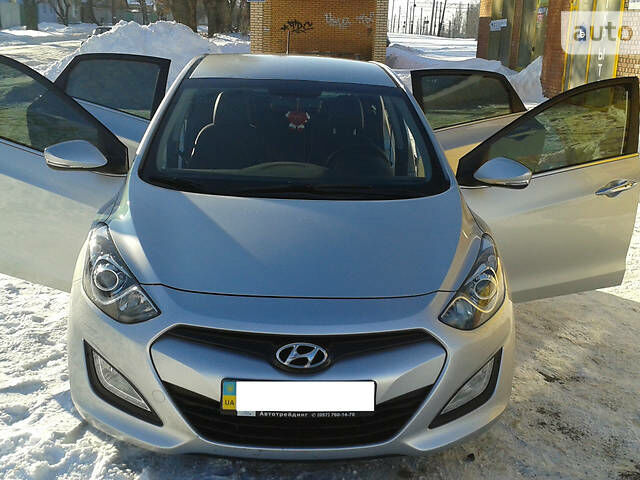 Сірий Хендай i30, об'ємом двигуна 1.6 л та пробігом 130 тис. км за 10100 $, фото 1 на Automoto.ua