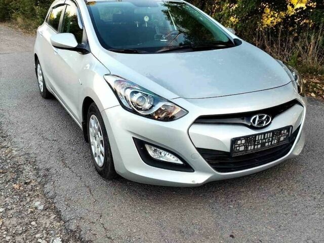 Сірий Хендай i30, об'ємом двигуна 1.4 л та пробігом 51 тис. км за 10500 $, фото 1 на Automoto.ua