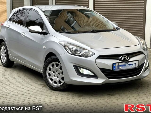 Серый Хендай i30, объемом двигателя 1.6 л и пробегом 13300 тыс. км за 10500 $, фото 1 на Automoto.ua