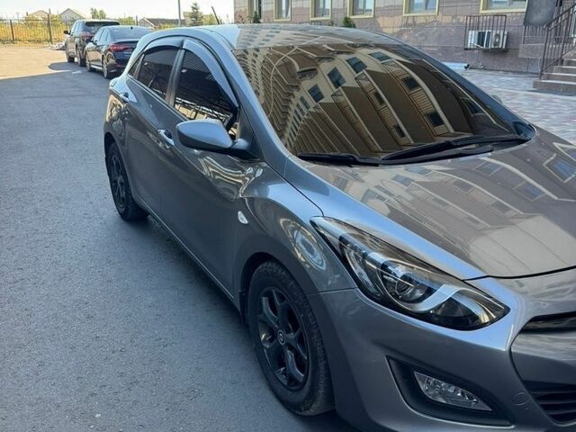 Серый Хендай i30, объемом двигателя 1.4 л и пробегом 228 тыс. км за 8200 $, фото 1 на Automoto.ua