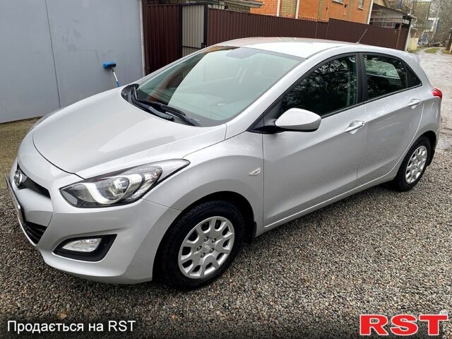 Серый Хендай i30, объемом двигателя 1.4 л и пробегом 12600 тыс. км за 9000 $, фото 1 на Automoto.ua