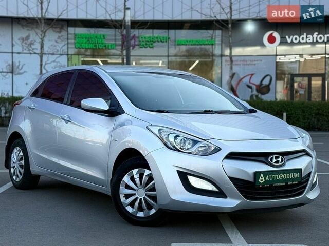 Серый Хендай i30, объемом двигателя 1.4 л и пробегом 319 тыс. км за 7999 $, фото 1 на Automoto.ua