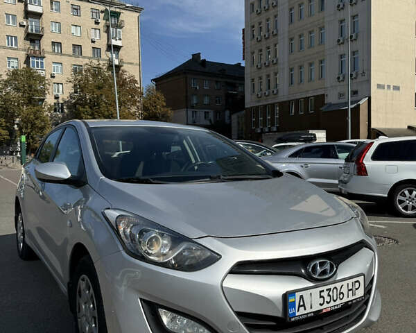 Серый Хендай i30, объемом двигателя 1.4 л и пробегом 254 тыс. км за 7500 $, фото 1 на Automoto.ua