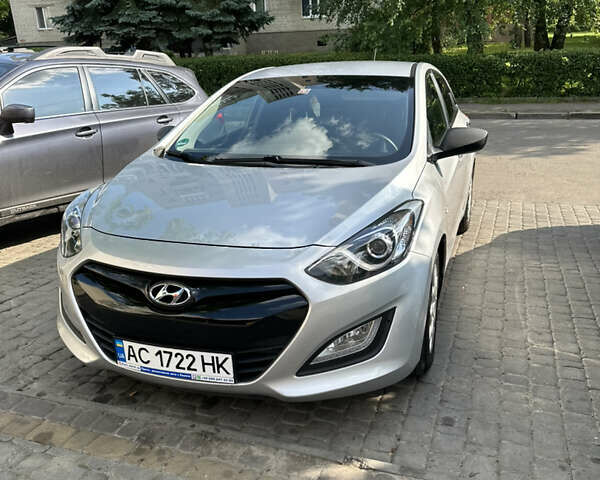 Серый Хендай i30, объемом двигателя 1.4 л и пробегом 241 тыс. км за 8000 $, фото 1 на Automoto.ua