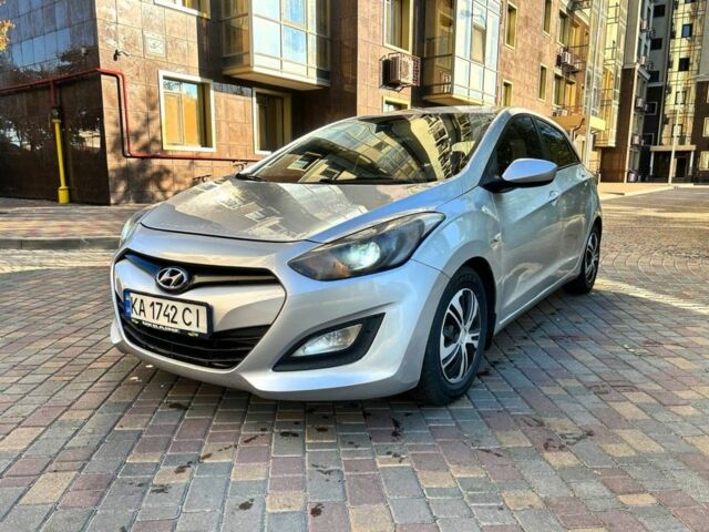 Серый Хендай i30, объемом двигателя 1.4 л и пробегом 200 тыс. км за 7500 $, фото 1 на Automoto.ua