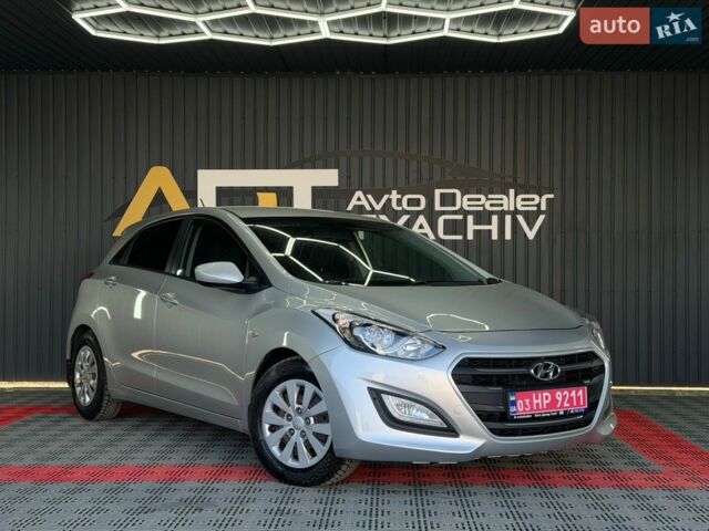 Серый Хендай i30, объемом двигателя 1.6 л и пробегом 242 тыс. км за 9999 $, фото 1 на Automoto.ua