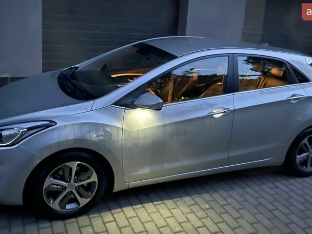 Серый Хендай i30, объемом двигателя 1.58 л и пробегом 63 тыс. км за 14200 $, фото 1 на Automoto.ua