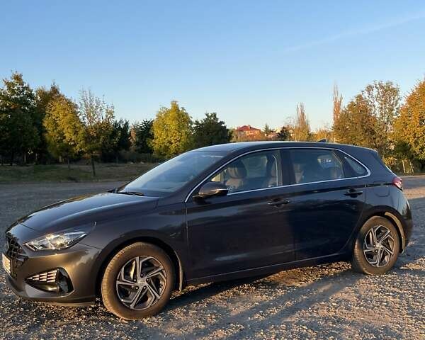 Серый Хендай i30, объемом двигателя 1.5 л и пробегом 72 тыс. км за 17800 $, фото 1 на Automoto.ua