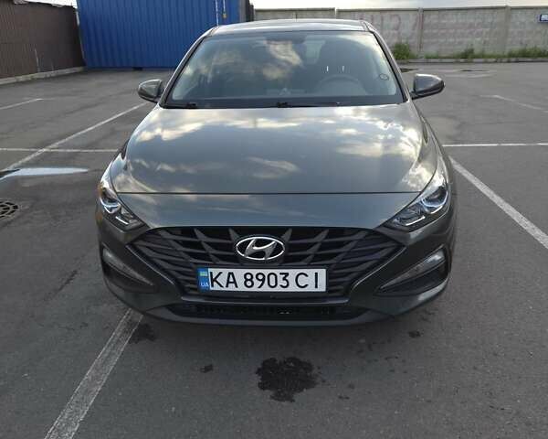 Сірий Хендай i30, об'ємом двигуна 1.5 л та пробігом 70 тис. км за 13672 $, фото 1 на Automoto.ua