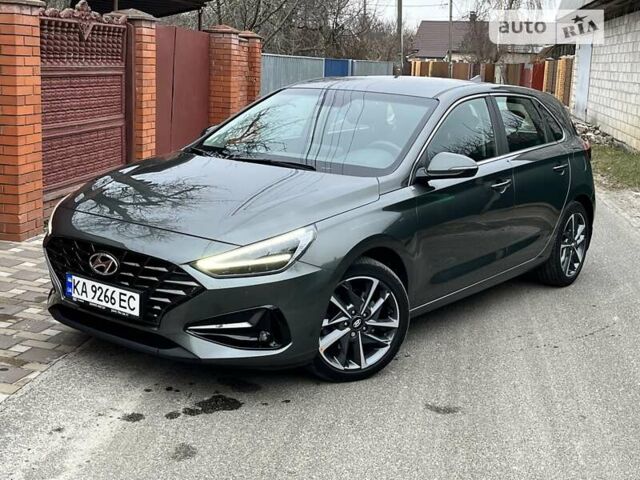 Сірий Хендай i30, об'ємом двигуна 1.5 л та пробігом 74 тис. км за 18500 $, фото 1 на Automoto.ua