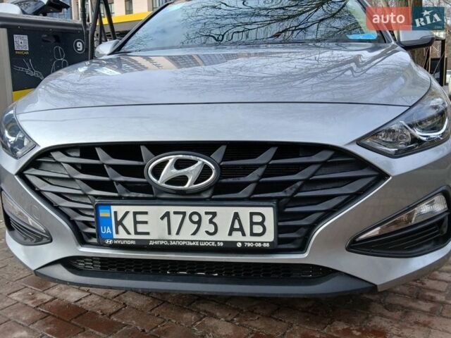 Серый Хендай i30, объемом двигателя 1.5 л и пробегом 16 тыс. км за 19000 $, фото 1 на Automoto.ua