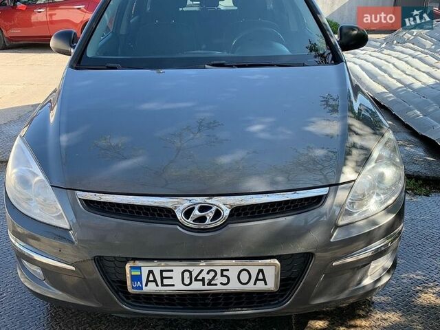 Серый Хендай i30, объемом двигателя 1.6 л и пробегом 292 тыс. км за 5300 $, фото 1 на Automoto.ua