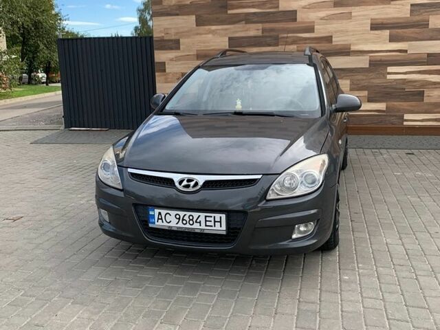 Серый Хендай i30, объемом двигателя 1.58 л и пробегом 260 тыс. км за 4700 $, фото 1 на Automoto.ua
