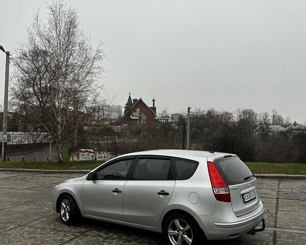 Серый Хендай i30, объемом двигателя 1.6 л и пробегом 197 тыс. км за 5999 $, фото 1 на Automoto.ua