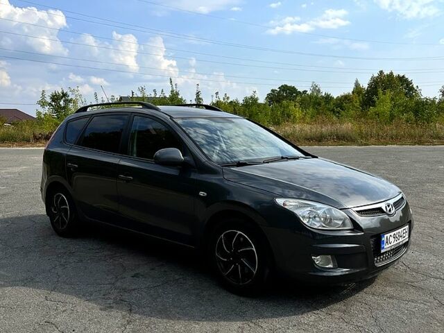 Серый Хендай i30, объемом двигателя 1.6 л и пробегом 236 тыс. км за 4700 $, фото 1 на Automoto.ua