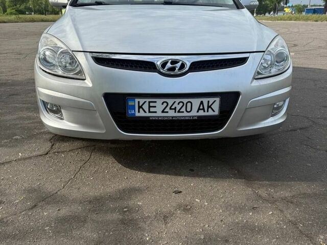 Серый Хендай i30, объемом двигателя 1.6 л и пробегом 235 тыс. км за 5900 $, фото 1 на Automoto.ua
