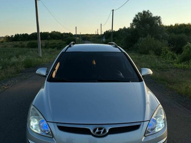 Серый Хендай i30, объемом двигателя 1.6 л и пробегом 318 тыс. км за 5805 $, фото 1 на Automoto.ua