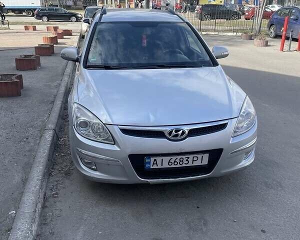 Сірий Хендай i30, об'ємом двигуна 1.6 л та пробігом 300 тис. км за 4900 $, фото 1 на Automoto.ua