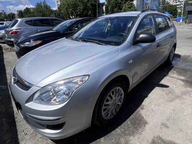 Серый Хендай i30, объемом двигателя 1.6 л и пробегом 191 тыс. км за 2199 $, фото 1 на Automoto.ua