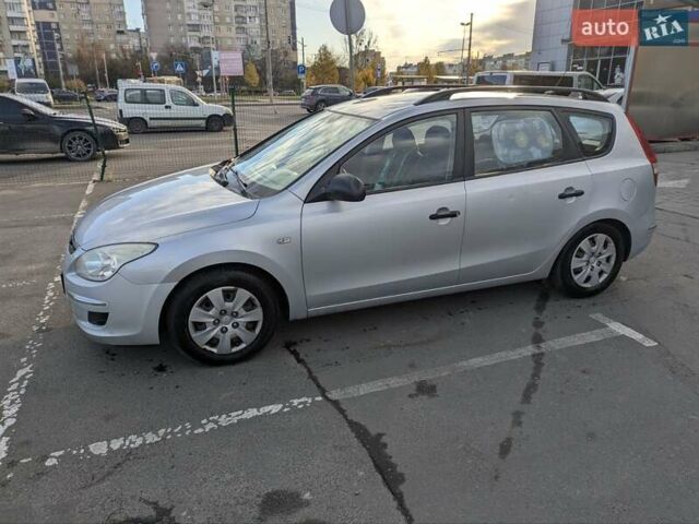 Сірий Хендай i30, об'ємом двигуна 1.59 л та пробігом 261 тис. км за 5699 $, фото 1 на Automoto.ua