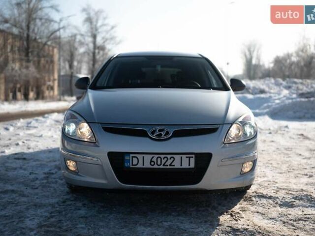 Сірий Хендай i30, об'ємом двигуна 1.6 л та пробігом 185 тис. км за 6100 $, фото 1 на Automoto.ua