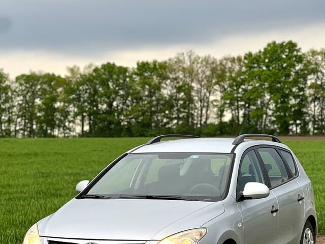 Серый Хендай i30, объемом двигателя 1.6 л и пробегом 232 тыс. км за 5800 $, фото 1 на Automoto.ua