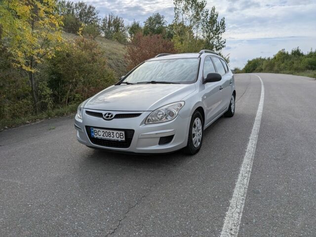 Серый Хендай i30, объемом двигателя 1.6 л и пробегом 275 тыс. км за 5219 $, фото 1 на Automoto.ua