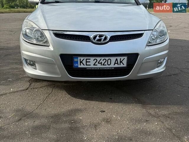 Серый Хендай i30, объемом двигателя 1.6 л и пробегом 235 тыс. км за 6000 $, фото 1 на Automoto.ua