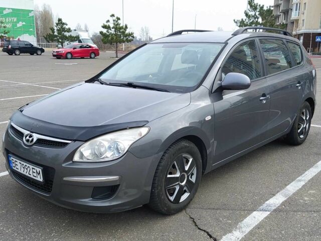 Серый Хендай i30, объемом двигателя 1.6 л и пробегом 245 тыс. км за 5500 $, фото 1 на Automoto.ua