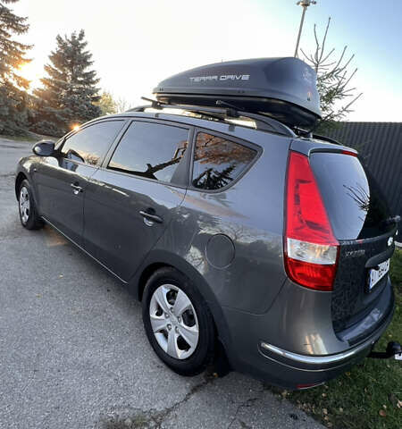 Серый Хендай i30, объемом двигателя 1.4 л и пробегом 221 тыс. км за 7200 $, фото 1 на Automoto.ua