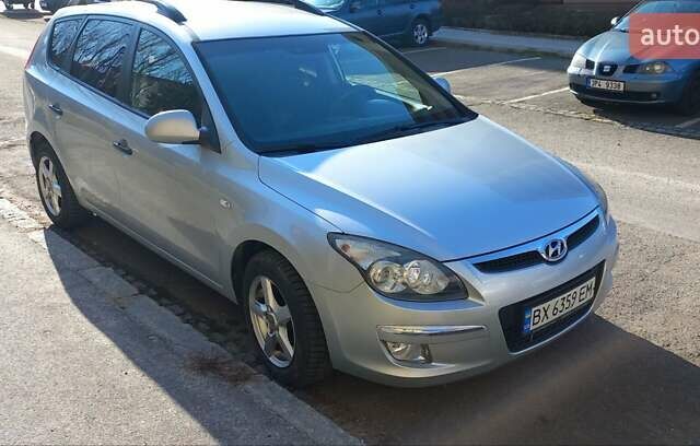 Серый Хендай i30, объемом двигателя 1.58 л и пробегом 227 тыс. км за 6300 $, фото 1 на Automoto.ua