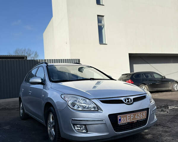 Серый Хендай i30, объемом двигателя 1.6 л и пробегом 191 тыс. км за 5900 $, фото 1 на Automoto.ua