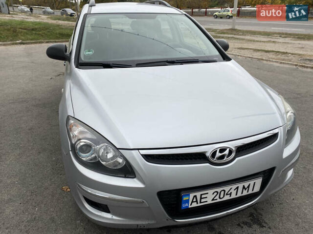 Сірий Хендай i30, об'ємом двигуна 1.4 л та пробігом 270 тис. км за 5800 $, фото 1 на Automoto.ua