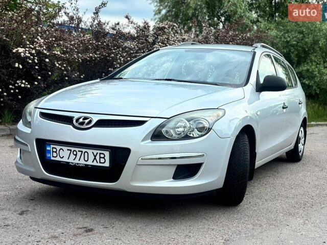 Серый Хендай i30, объемом двигателя 1.4 л и пробегом 279 тыс. км за 5300 $, фото 1 на Automoto.ua
