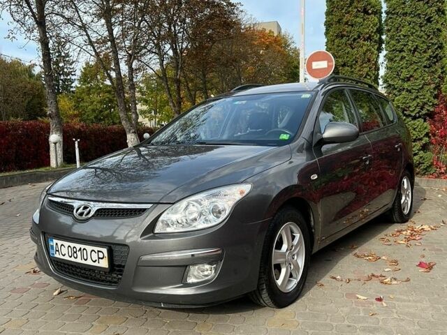 Серый Хендай i30, объемом двигателя 1.6 л и пробегом 251 тыс. км за 7500 $, фото 1 на Automoto.ua