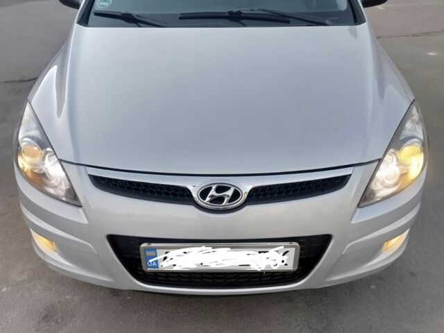 Серый Хендай i30, объемом двигателя 1.6 л и пробегом 300 тыс. км за 5800 $, фото 1 на Automoto.ua