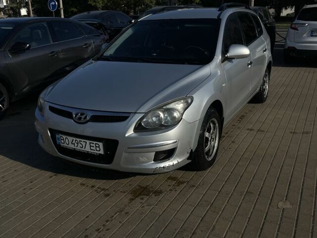 Сірий Хендай i30, об'ємом двигуна 1.6 л та пробігом 403 тис. км за 4812 $, фото 1 на Automoto.ua