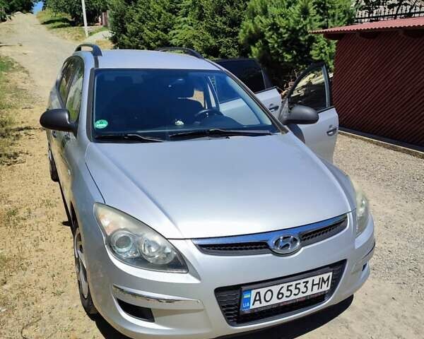 Серый Хендай i30, объемом двигателя 1.6 л и пробегом 185 тыс. км за 5000 $, фото 1 на Automoto.ua