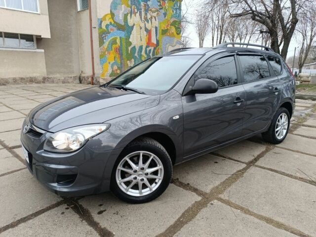 Серый Хендай i30, объемом двигателя 1.4 л и пробегом 226 тыс. км за 5000 $, фото 1 на Automoto.ua
