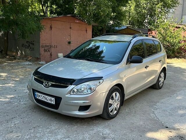 Серый Хендай i30, объемом двигателя 1.58 л и пробегом 235 тыс. км за 4700 $, фото 1 на Automoto.ua