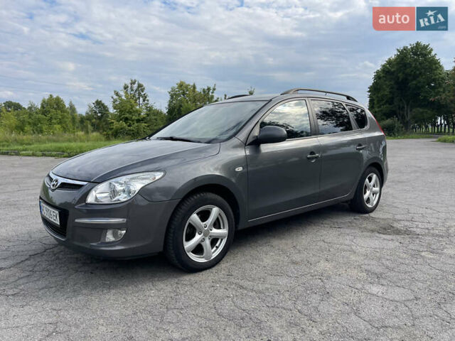 Серый Хендай i30, объемом двигателя 1.6 л и пробегом 255 тыс. км за 5800 $, фото 1 на Automoto.ua
