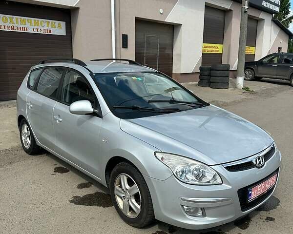Серый Хендай i30, объемом двигателя 1.6 л и пробегом 191 тыс. км за 6200 $, фото 1 на Automoto.ua