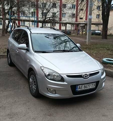 Серый Хендай i30, объемом двигателя 1.6 л и пробегом 350 тыс. км за 5900 $, фото 1 на Automoto.ua