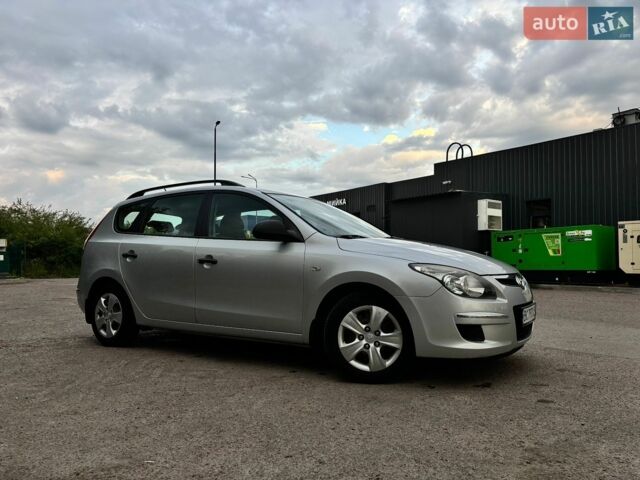 Серый Хендай i30, объемом двигателя 1.4 л и пробегом 286 тыс. км за 5150 $, фото 1 на Automoto.ua