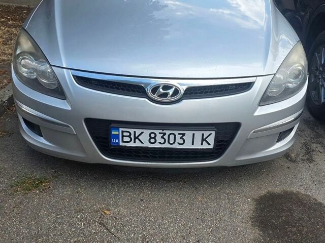 Сірий Хендай i30, об'ємом двигуна 1.58 л та пробігом 375 тис. км за 2600 $, фото 1 на Automoto.ua