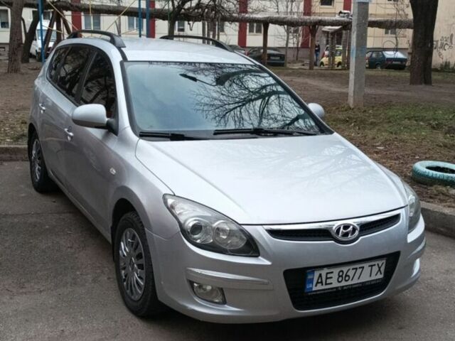 Серый Хендай i30, объемом двигателя 1.6 л и пробегом 350 тыс. км за 5900 $, фото 1 на Automoto.ua
