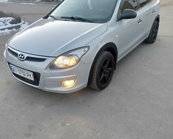 Сірий Хендай i30, об'ємом двигуна 1.58 л та пробігом 300 тис. км за 5600 $, фото 1 на Automoto.ua